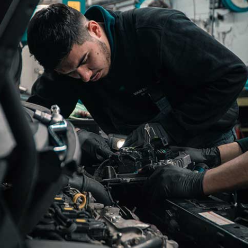 engine servicing image